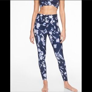 Athleta Water Flower Salutation 7/8 Leggings